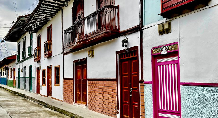 Kleurrijk dorpje Salamina Kleurrijk dorpje Salamina